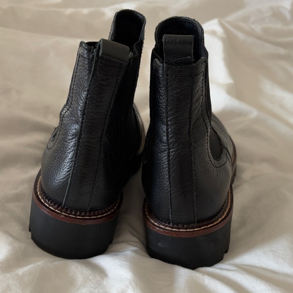 Caslon Miller Black Leather Chelsea Boots - Picture 3 of 5